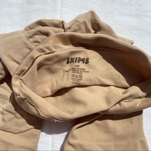 SKIMS SCULPTING SHORT MID THIGH W/ OPEN GUSSET